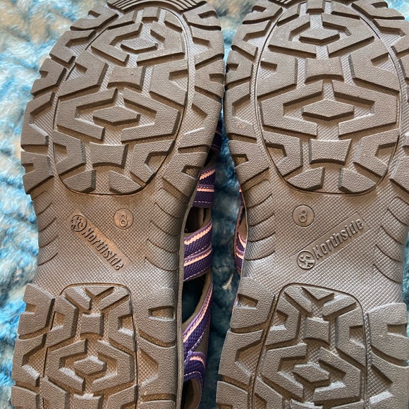 Water sandles - Picture 2 of 3